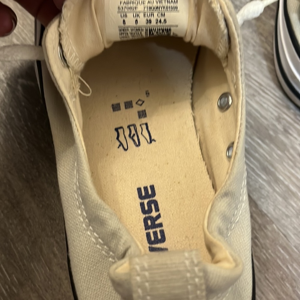 Converse size 8 gray and white
Chuck Taylor® All Star® Shoreline Slip-On - Picture 2 of 3